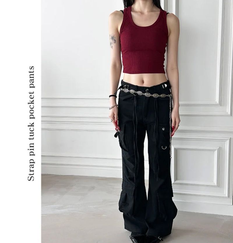 Strap pin tuck pocket pants