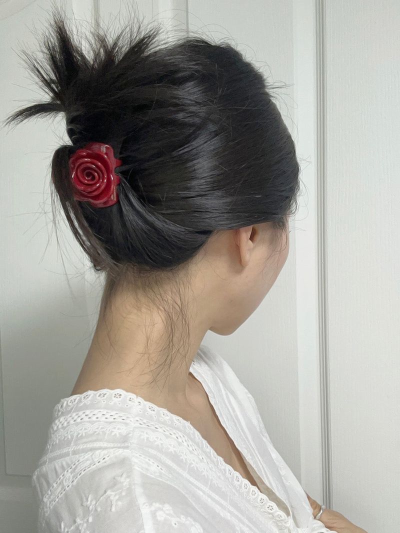 MOSXE（モスクス）の「オリジナルレッドローズヘアクリップ（ヘアアクセサリー）」