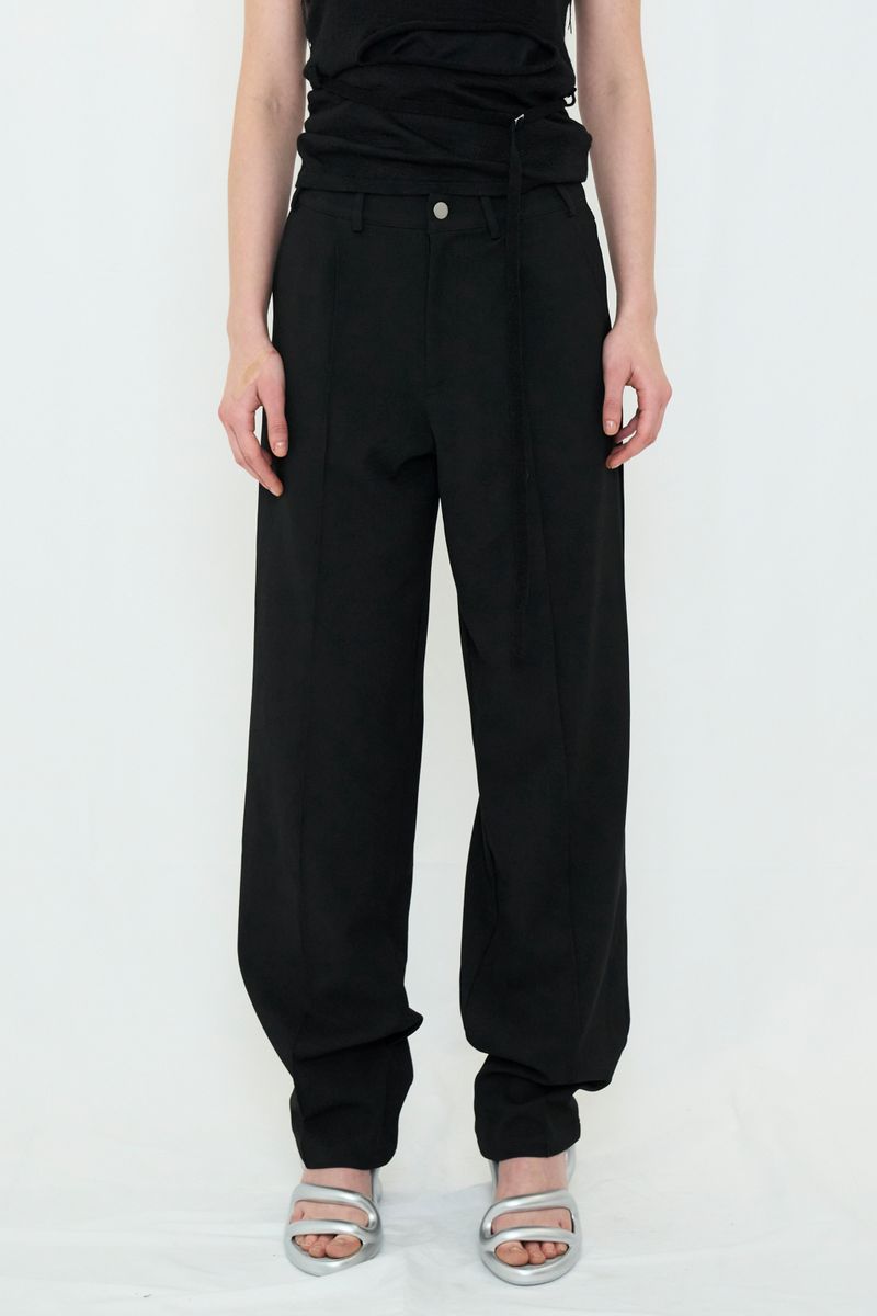 VIAVANDA（ヴィアヴァンダ）の「LOOSE TAPERED SLACKS（Pants）」