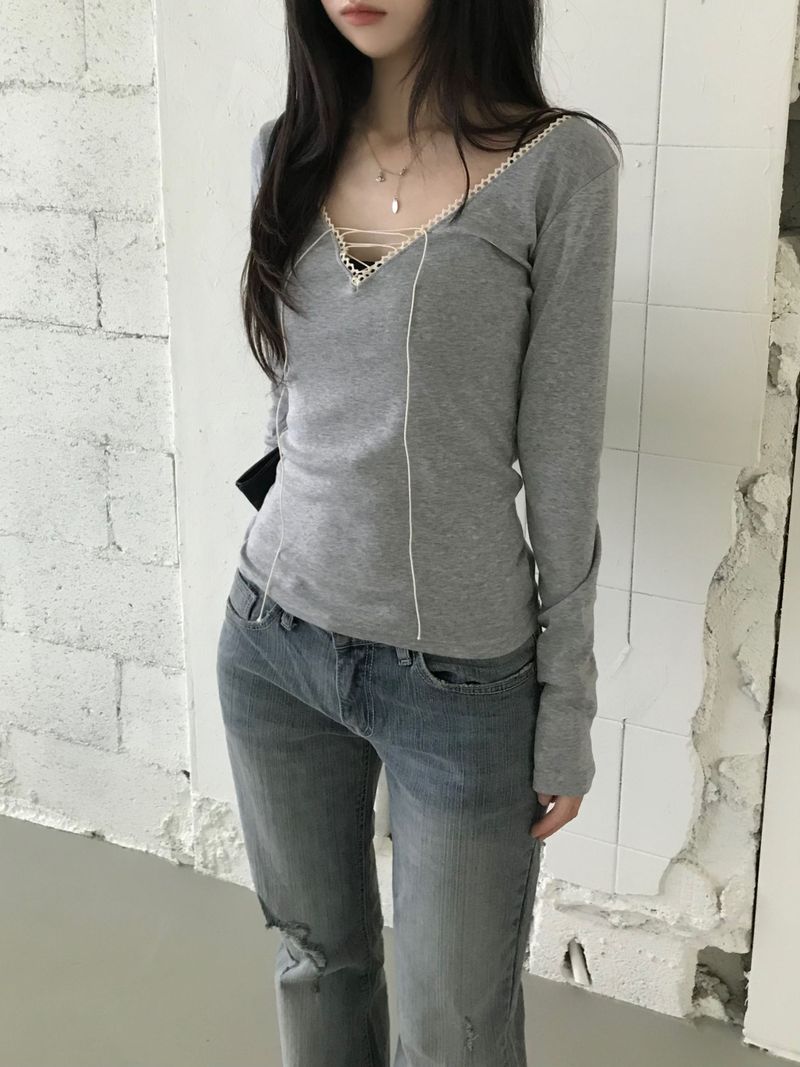 Kitten（キッテン）の「カリン レース アイレット Tシャツ (3 colors)（トップス）」