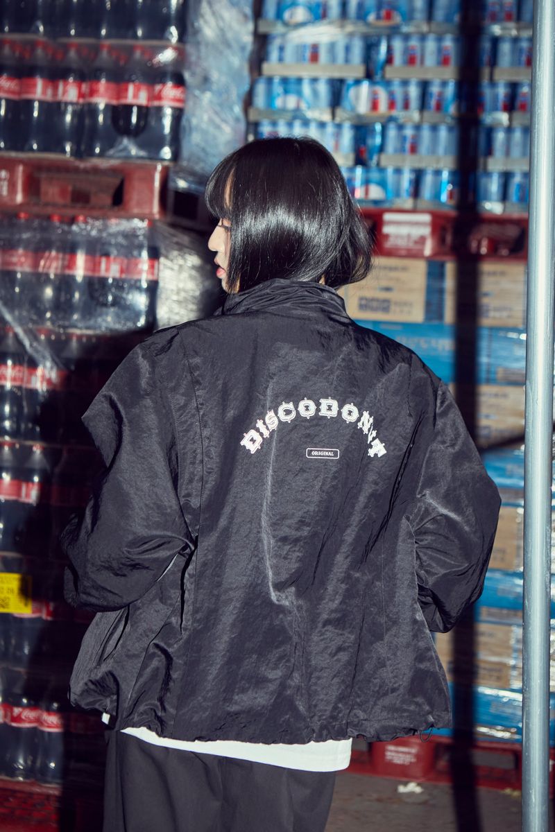 Reflective backpleat windbreaker_black
