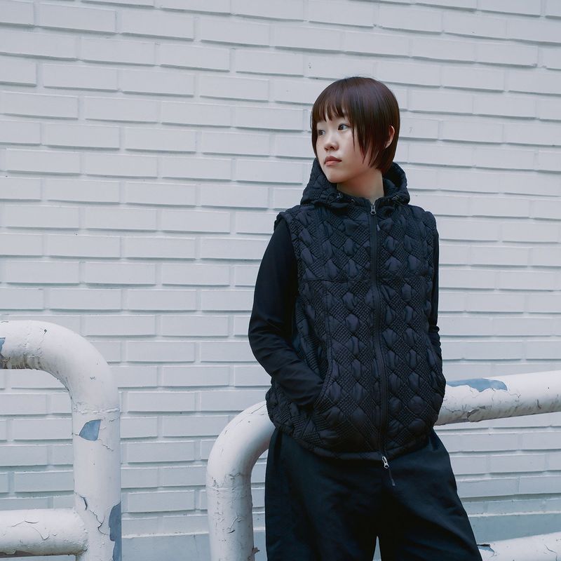 Ugly hooded zip vest / Black