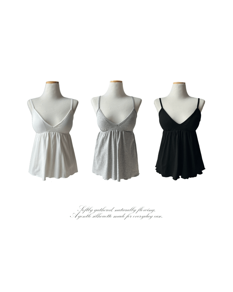 GUSTA（グスタ）の「Blair Built-in Bra V-neck Flare Sleeveless Top（Tops）」