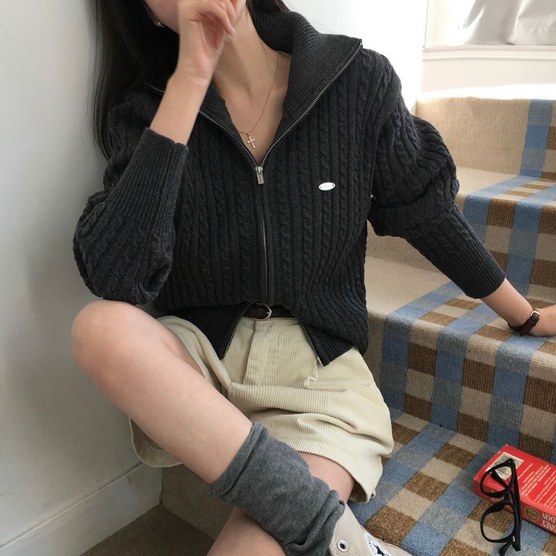 [BELLIDE MADE] Cable knit zip-up with pendant