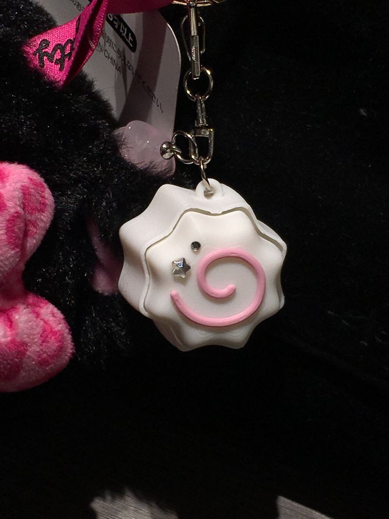 saltyhouse（ソルティハウス）の「【MADE】 Swirl Fish Cake Clicker Keyring（Toys/Key Holders）」