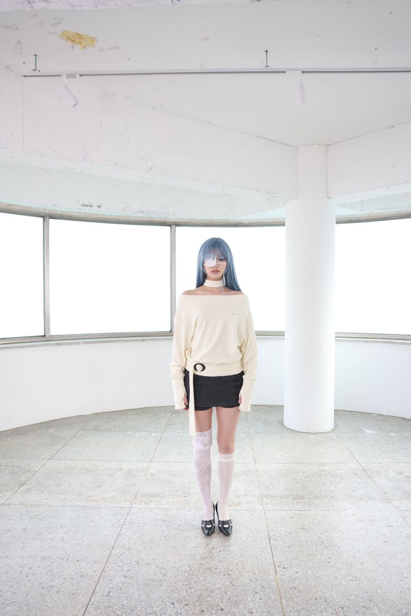 [ID] Logo Off-Shoulder Sweatshirt (Choker Set) (Ivory) 