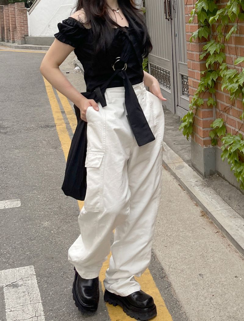 heenytsuki（ヒニツキ）の「Stitch Wide Cotton Cargo Pants（Pants）」