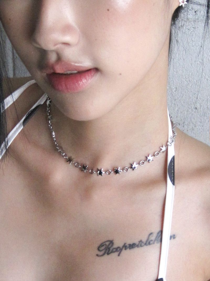 Star loop necklace