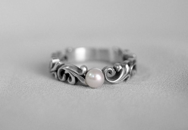 Acanthus Pearl