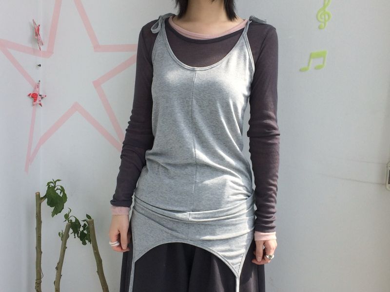 loose-fit strap sleeveless