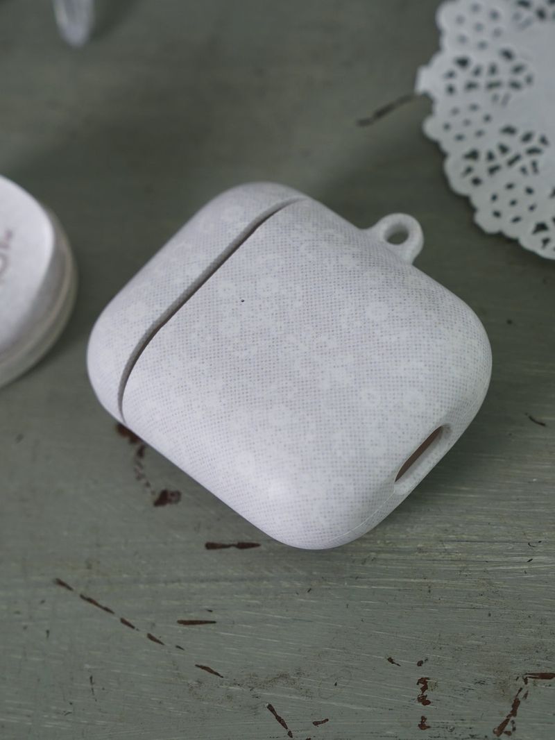 [MADE] lace white airpod case (matt)