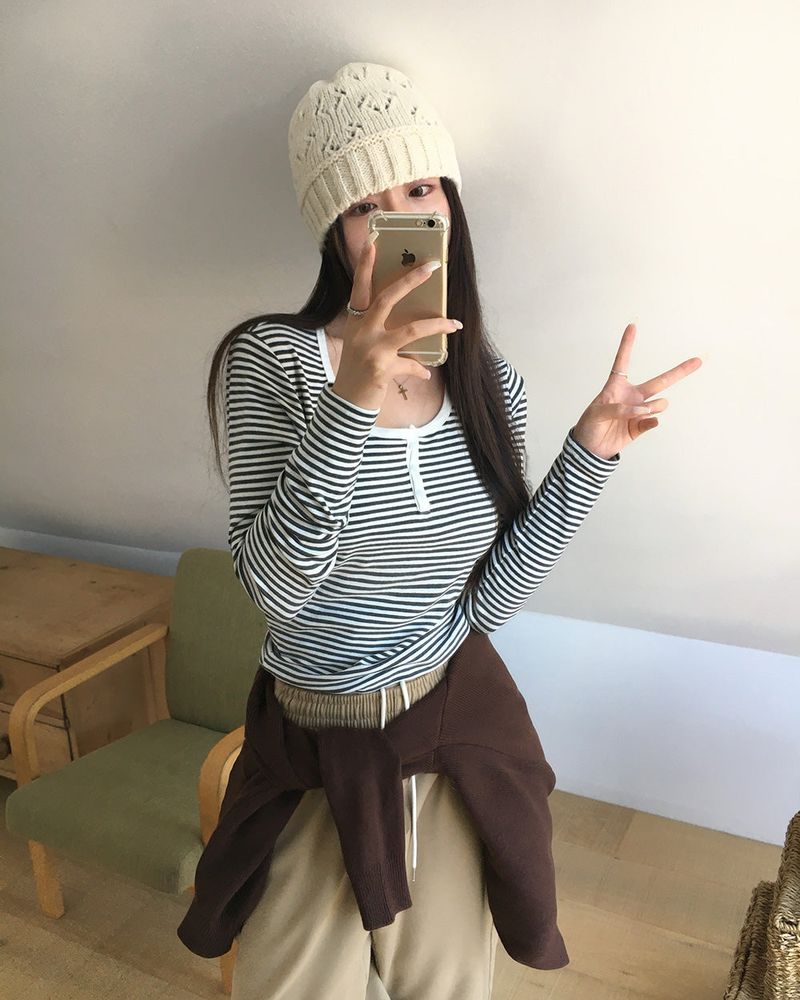 BEIDELLI(ベイデリー)の「Color-Blocked Henley Neck Stripe T-Shirt(Tops)」