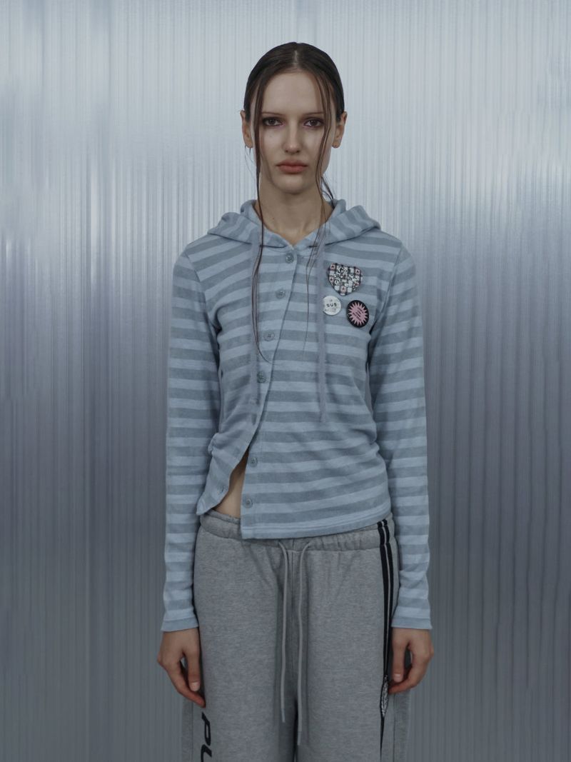 SETUP EXE（セットアップ イーエックスイー）の「BADGE STRIPE HOODED CARDIGAN / BABY BLUE（Tops）」