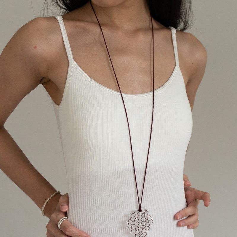 WEAVE PENDANT NECKLACE CLEAR