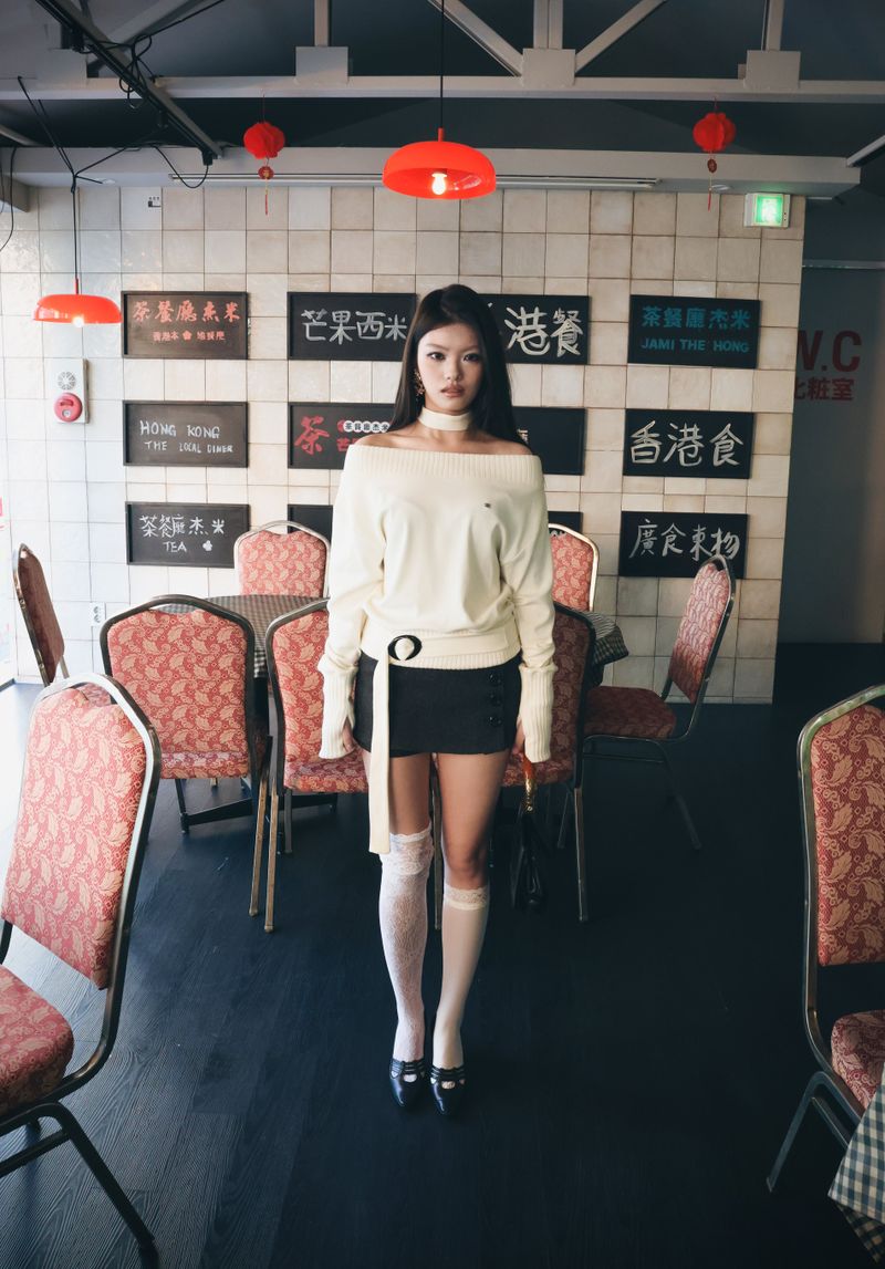 [ID] Logo Off-Shoulder Sweatshirt (Choker Set) (Ivory) 