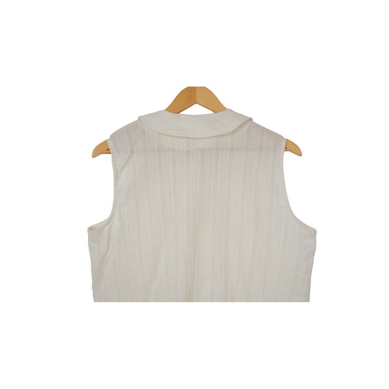 burring sleeveless blouse
