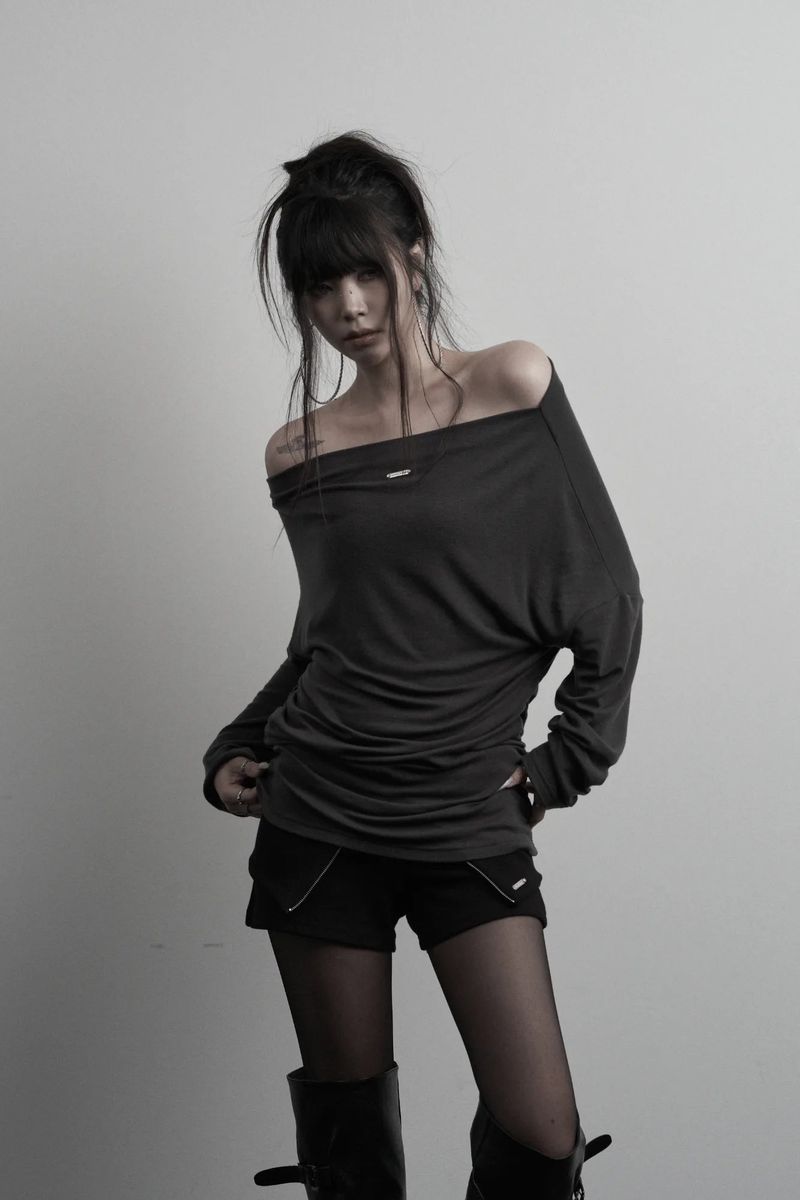 [label] back damage off-shoulder top (charcoal)