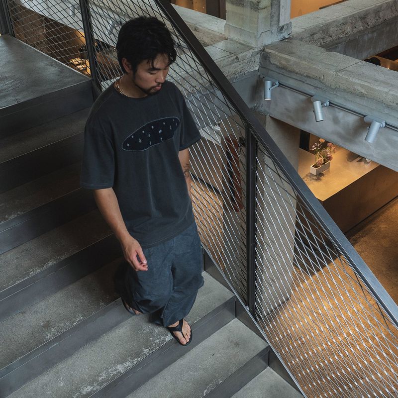 Starry pigment half T-shirts / Black charcoal