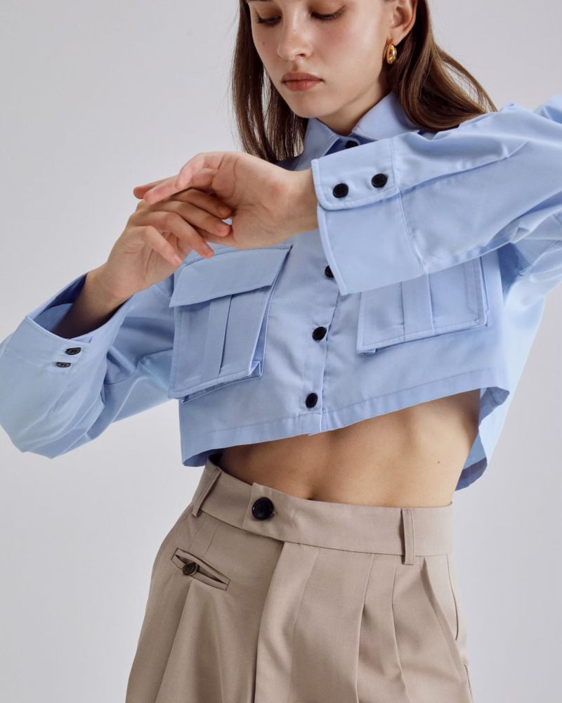 EVIE APPAREL（エヴィーアパレル）の「EVIE mia OVERSIZED CROPPED SHIRTS BLUE（Tops）」