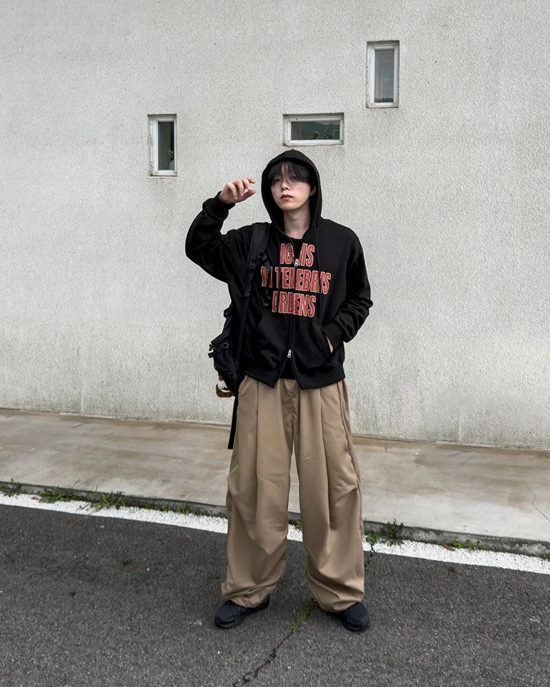 Ignel Lettering Crop Hoodie Zip-Up