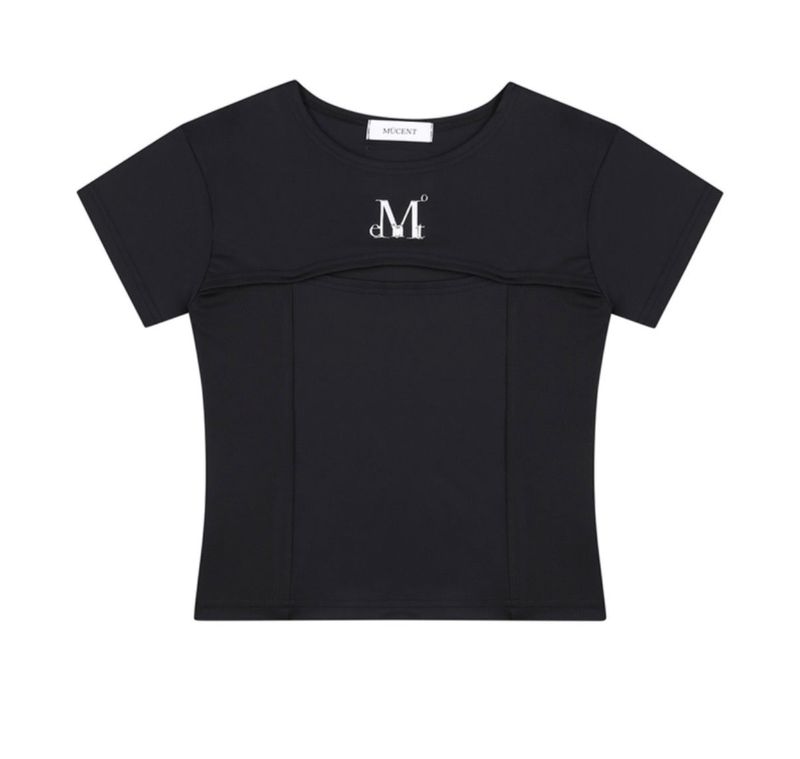 MUCENT(ムセント)の「BRUNO SETUP METAL LOGO CUT-OUT LAYERED HALF T(Tops)」