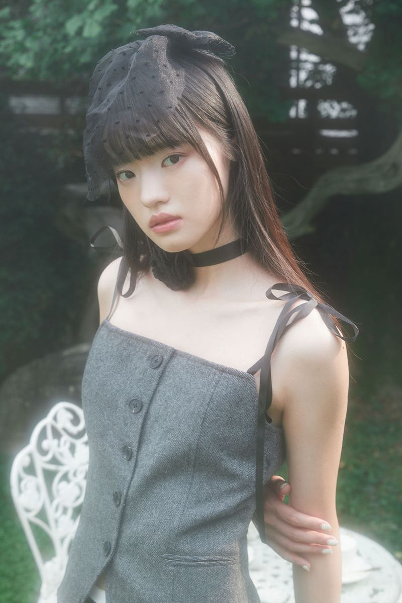 RIBBON BUTTON TOP (CHARCOAL)