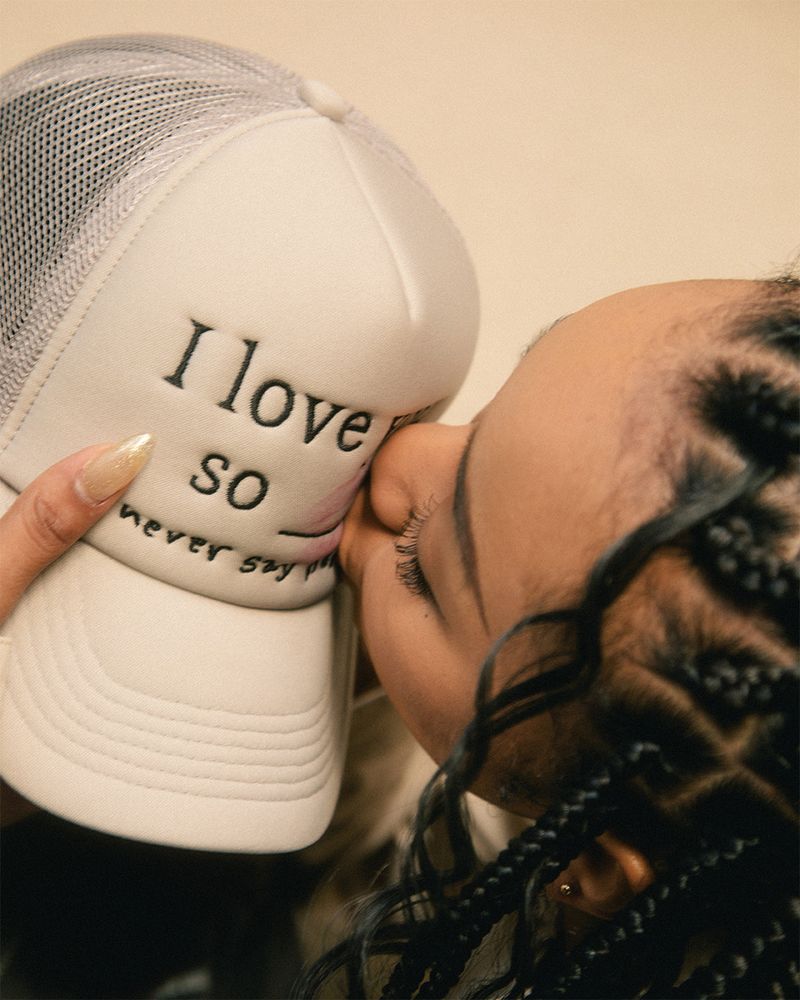 neversaynever®︎(ネバーセイネバー)の「キスキャップ(MAKE 2 U)(Hats)」