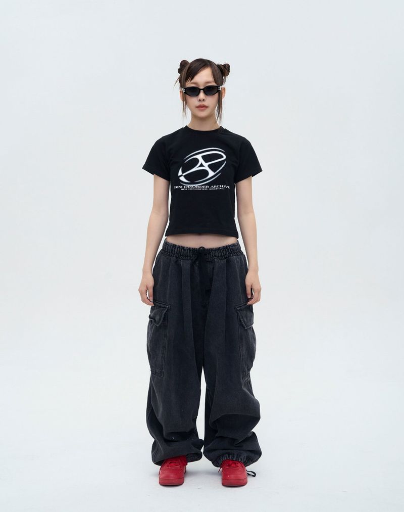 BIG GRAPHIC LOGO CROP TEE BLACK