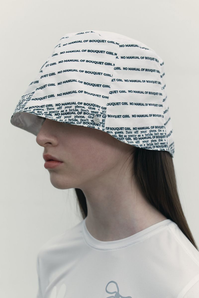 REVERSIBLE GRAPHIC BUCKET HAT [WHITE]