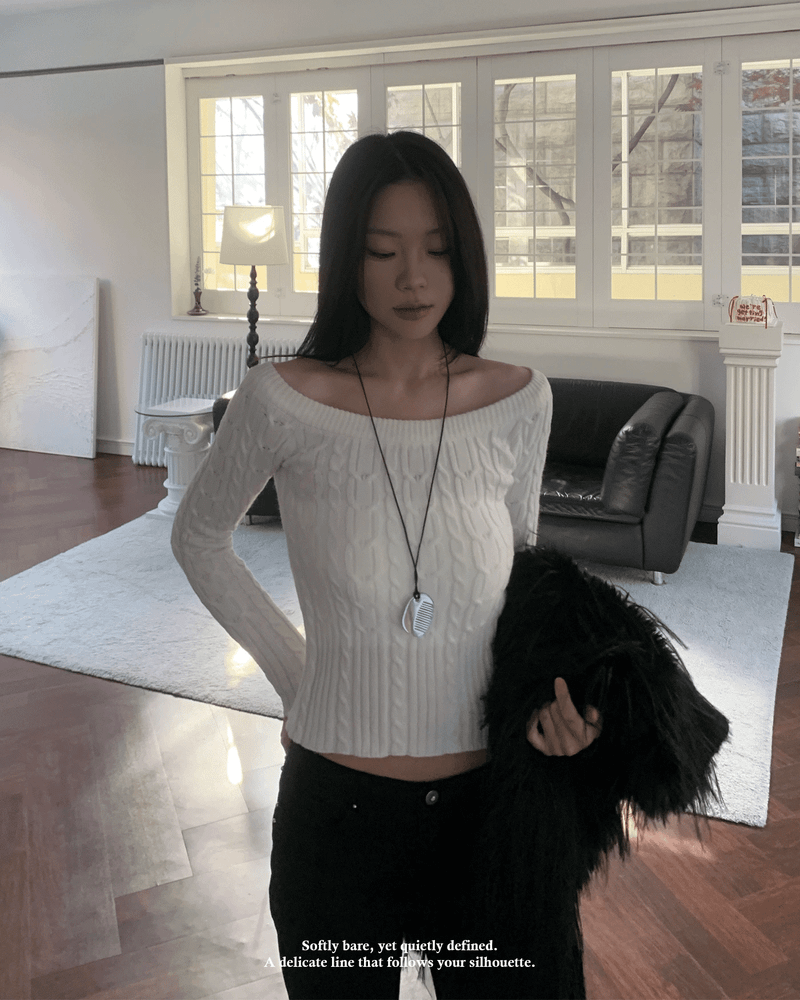 GUSTA（グスタ）の「Luna Skin Off-Shoulder Cable Slim-Fit Knit（Tops）」