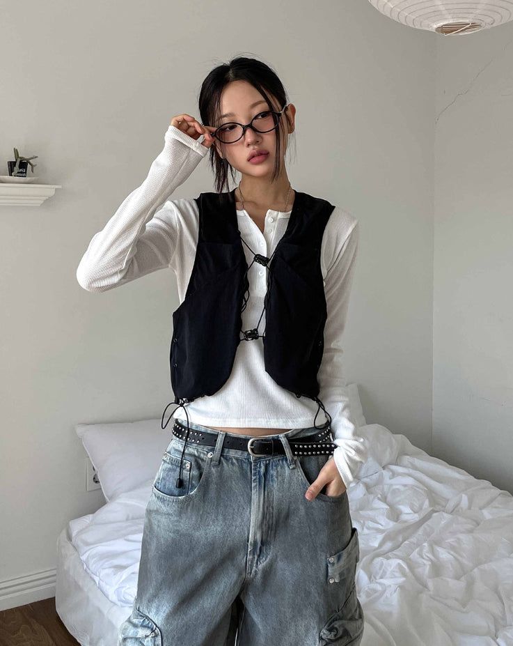 Lining string buckle crop vest