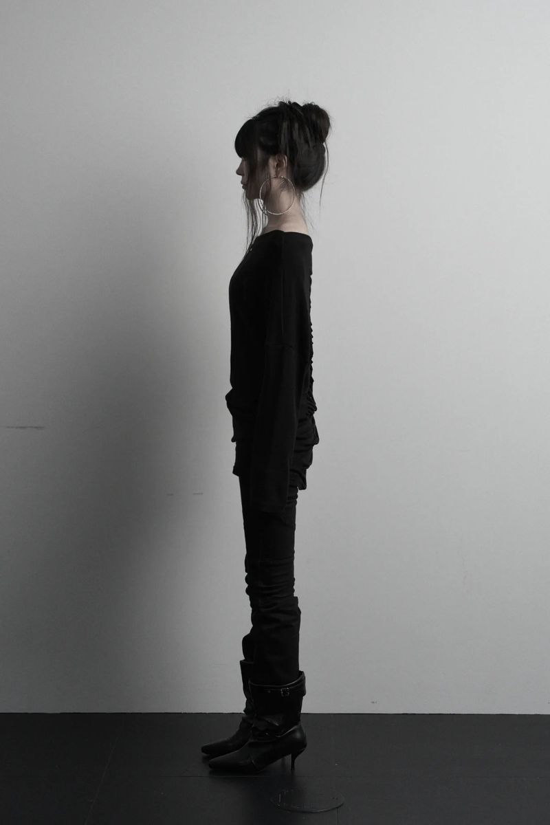 [label] back damage off-shoulder top (black)