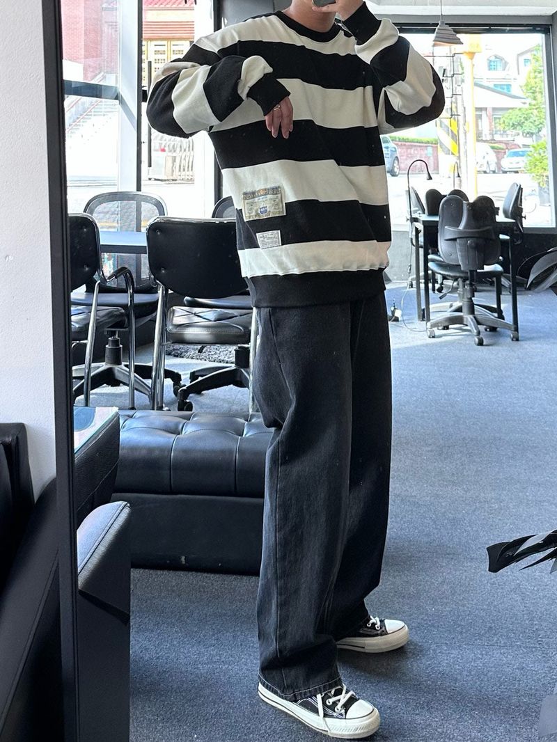 Mentor Patch Dangara Loose Fit Sweatshirt