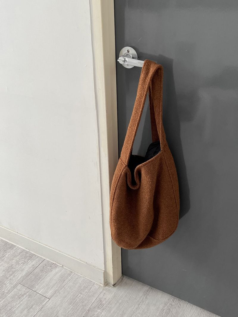 Dumbbell Quilted Shoulder Bag