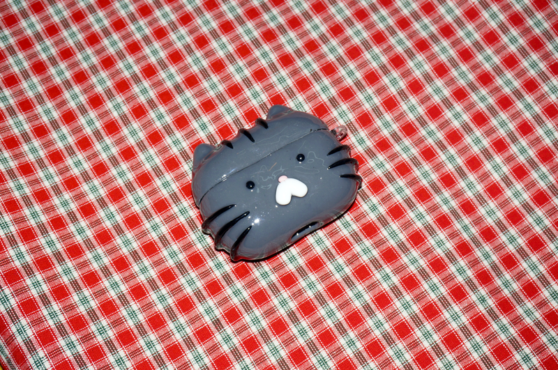 【MADE】 Grey Tabby Cat AirPods Case