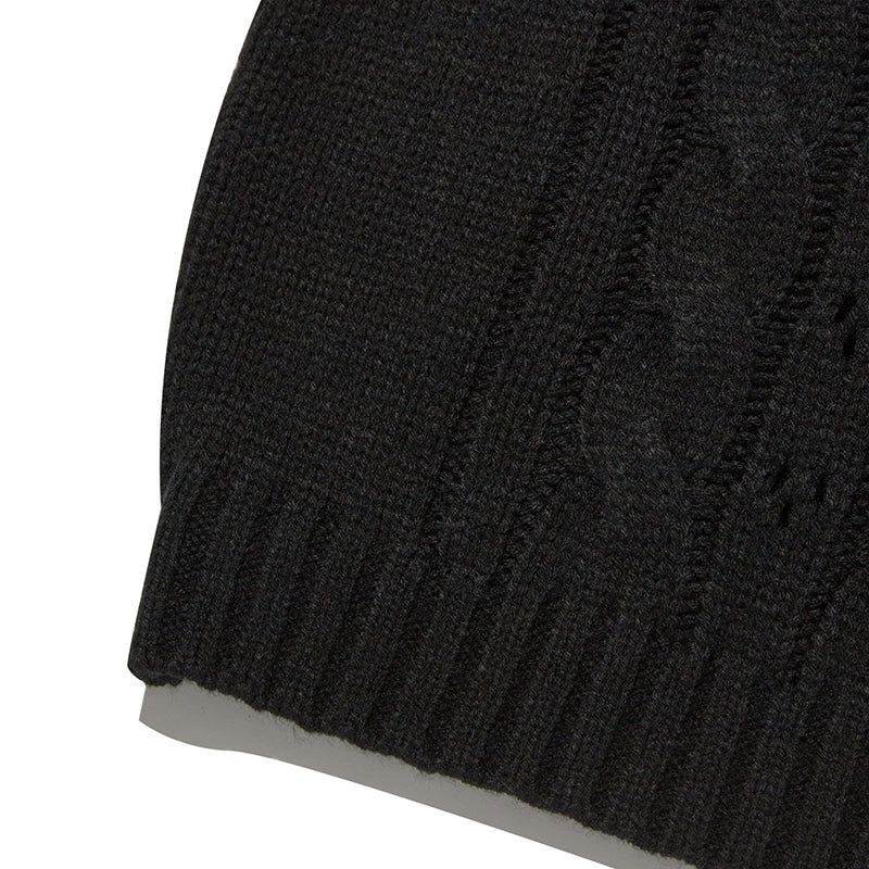 SMALL CHERRY CABLE CROP KNIT VEST [BLACK]