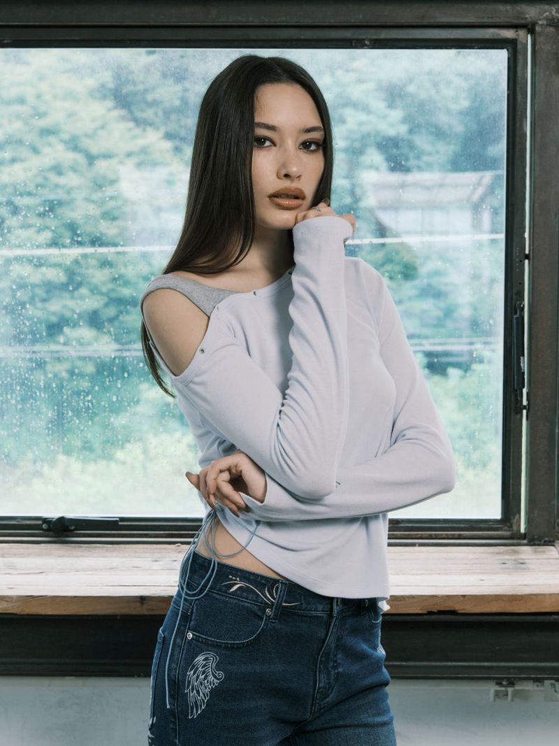 EYELET OFF SHOULDER L/S (LIGHT BLUE)