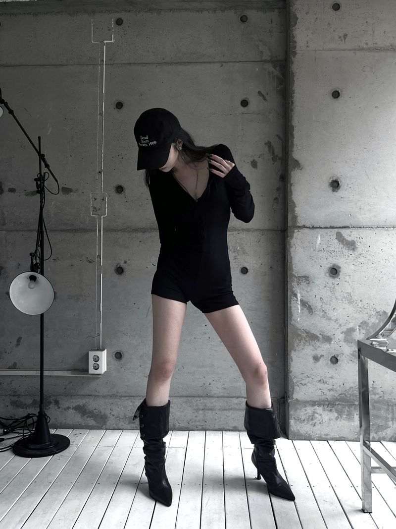 URBAN UNIQUE(アーバンユニーク)の「button deep v jumpsuit(Dresses)」
