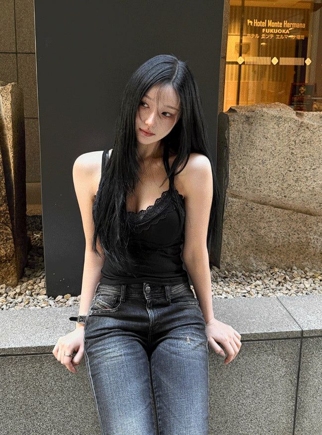 Soft lace slim top