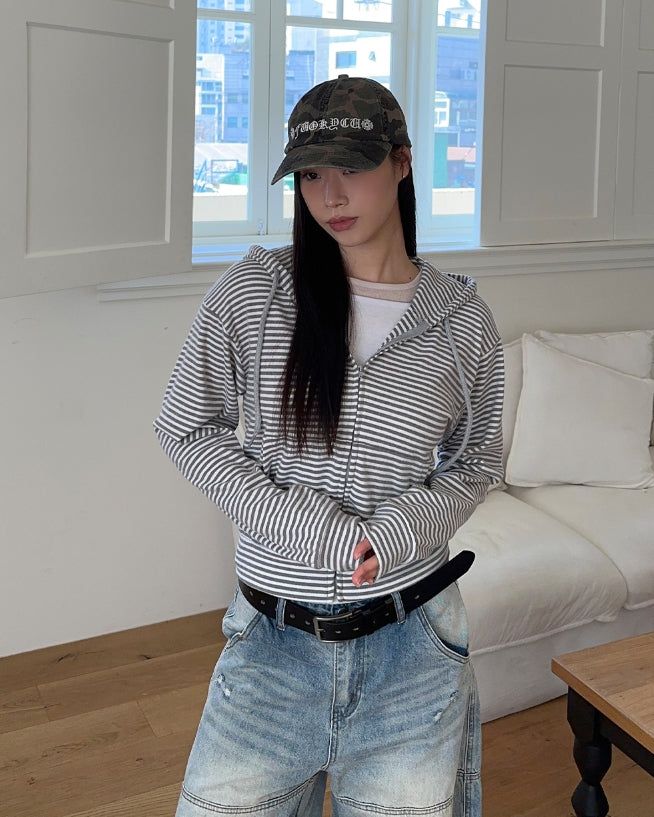SATIIIZ（サティーズ）の「Ien Stripe Crop Hooded Zip-up（Tops）」