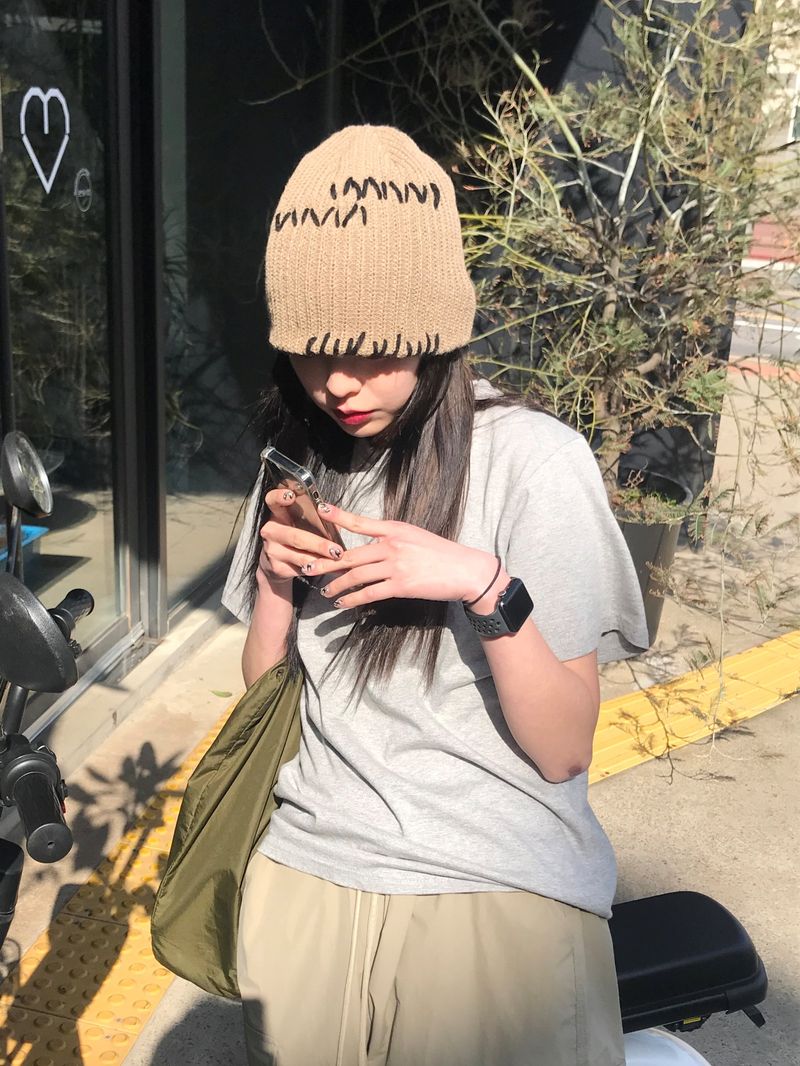 Scratcher beanie