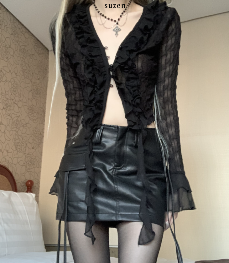 suzen（スゼン）の「Mayou Shirring Scarf Blouse (black)（Tops）」