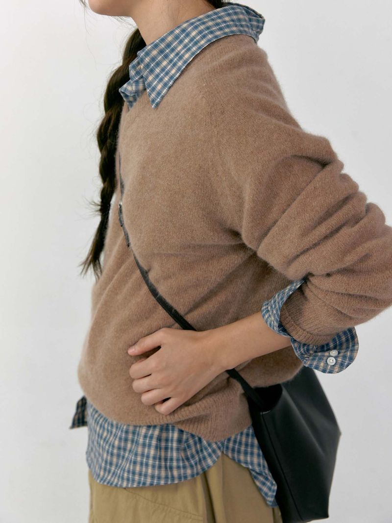 Raccoon Blend V-neck Knit (Camel)