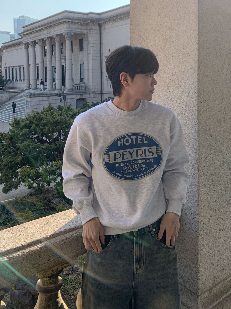 WHAT A LOOK（ワット ア ルック）の「(Premium) 룩 페리스 맨투맨（Tops）」