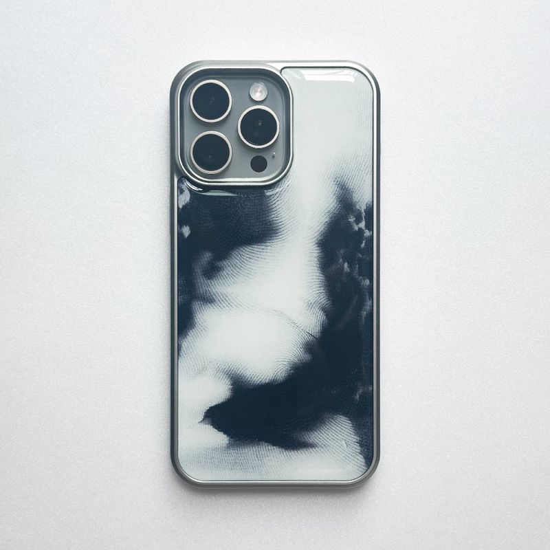 MEMORIESBOUNDARY(メモリーズバウンダリー)の「Soaring Silence Phone Case (SV_Black)(Smartphone Accessories)」