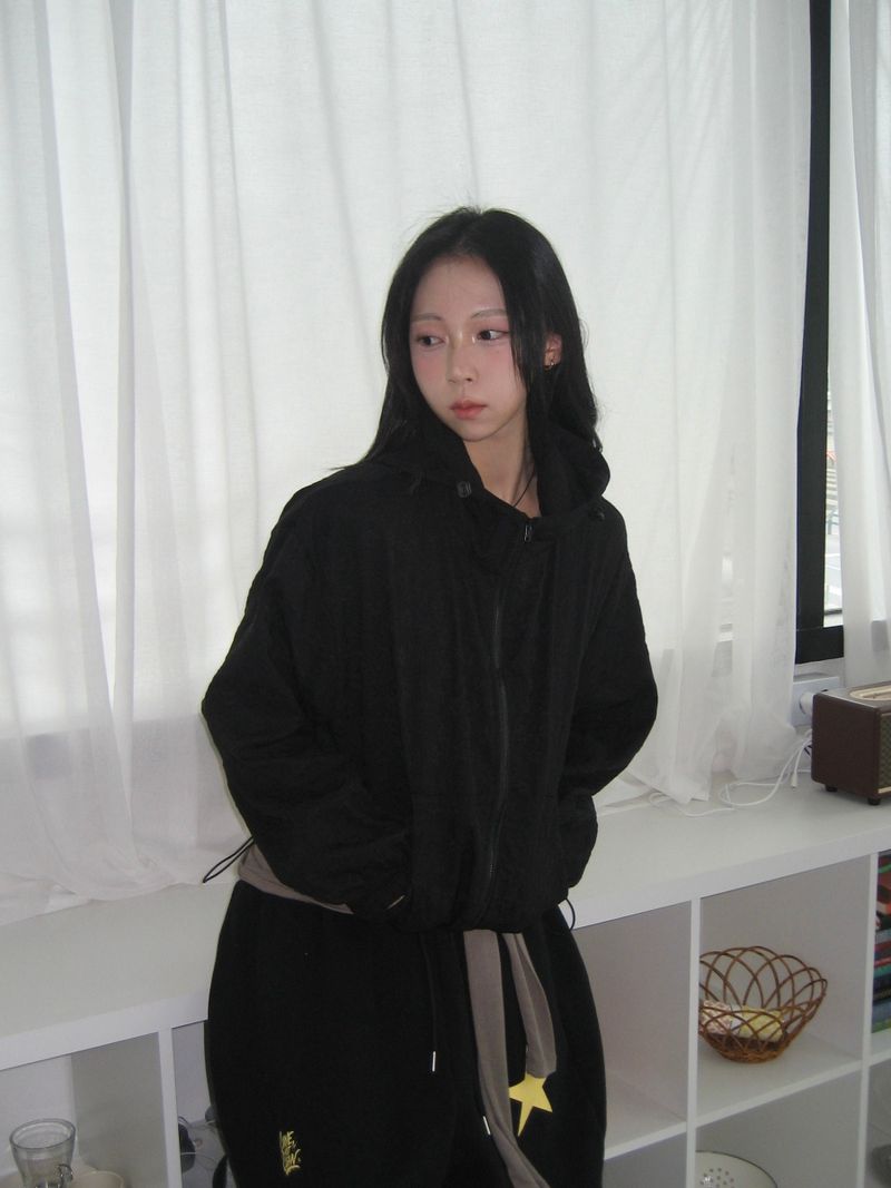 Mini Zan Flower Embossed Crop Hoodie (6c)