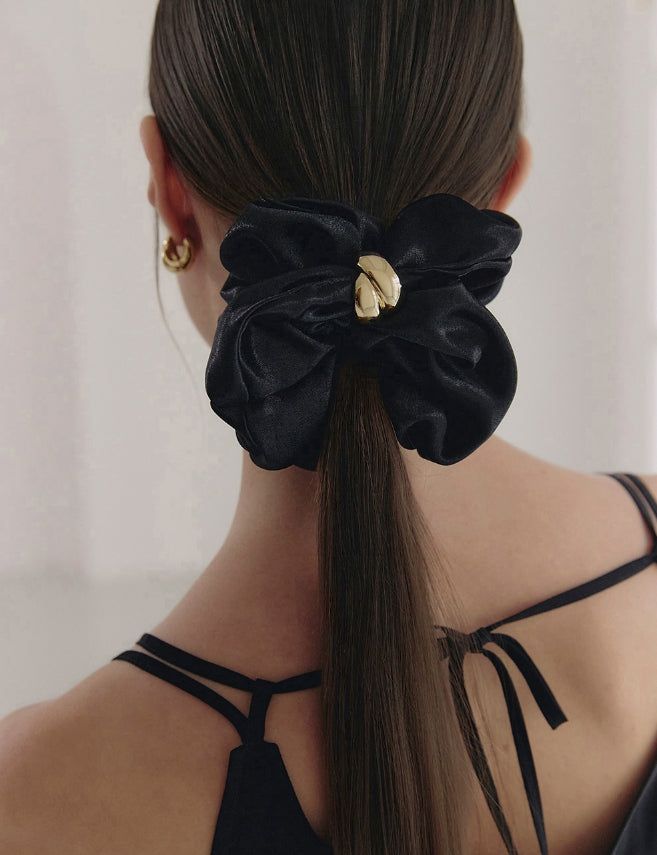 26SS★ Plump Twist Satin Scrunchie