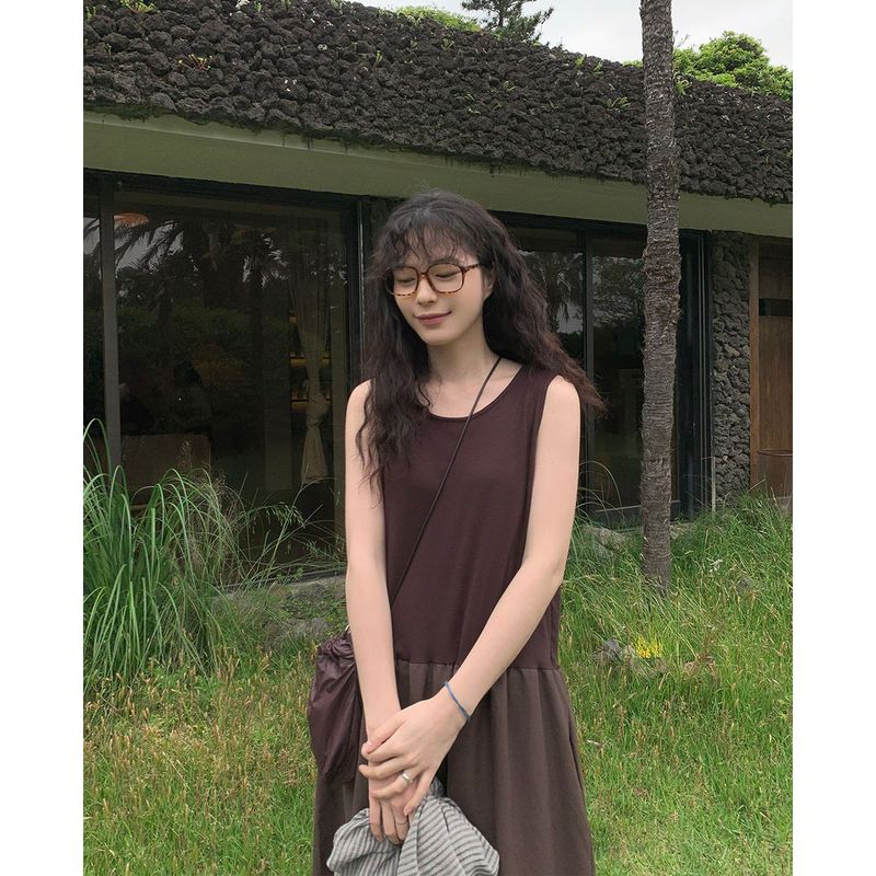 fair sleeveless dress