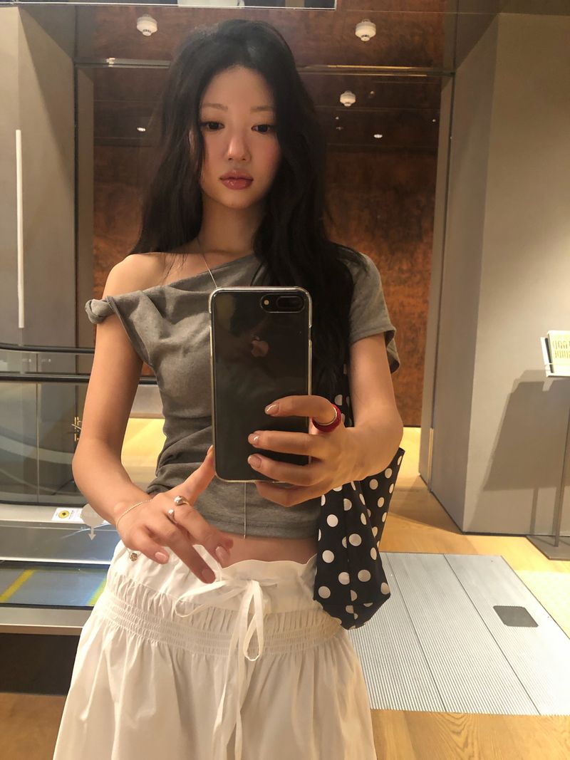 Noir One-Shoulder T