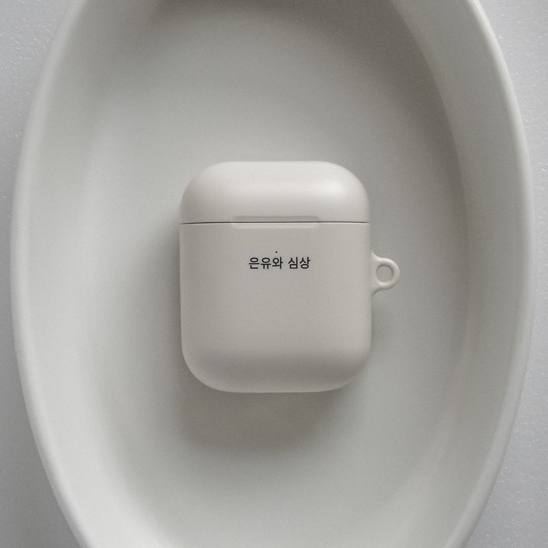 oyat（オヤッ）の「Metaphor and Imagery (Airpods case, matt)（Smartphone Accessories）」